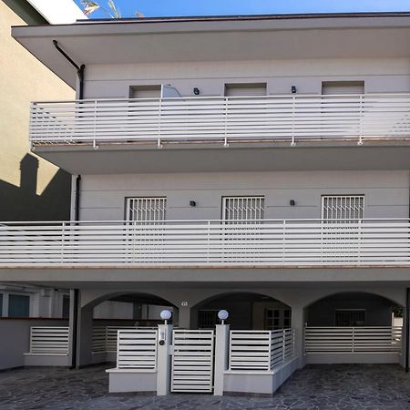 Ferienwohnung Casa Plauto Attico Senza Cucina Without Kichen Bellaria-Igea Marina Exterior foto